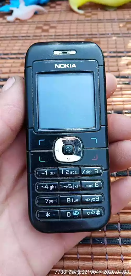 一张古董手机大合照看哭80后（96年老款诺基亚手机）-第1张