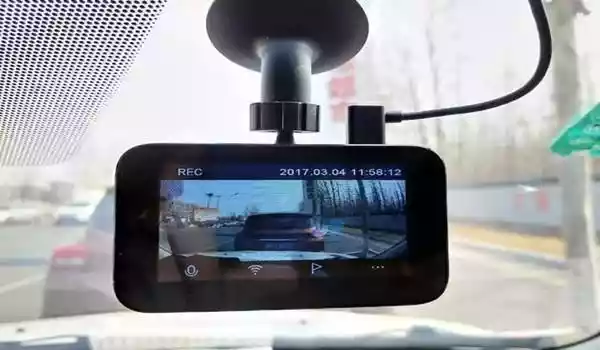 关于行车记录仪熄火后是否还在录像（行车记录仪熄火后还录像不）-第1张