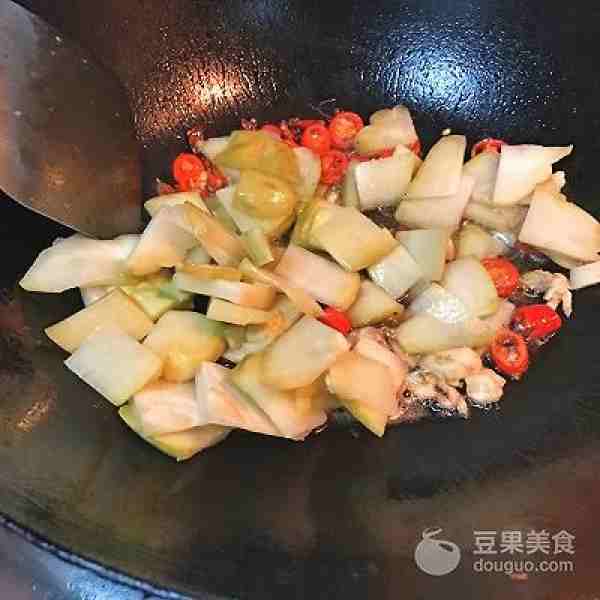 酸菜炒肥肠的做法（鱼煲的做法砂锅）-第13张