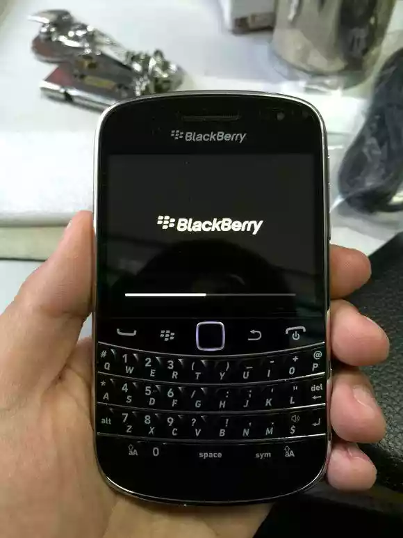 纸牌屋主角同款的黑莓手机开箱（6.99寸的黑莓手机配置表）-第13张