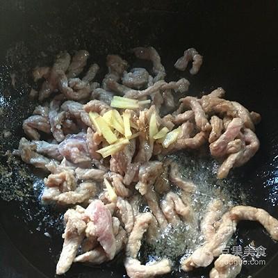 海鲜菇炒肉丝的做法（海鲜菇要焯水吗）-第5张