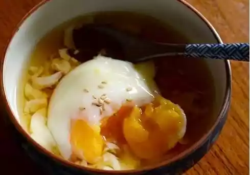 溏心蛋和温泉蛋的烹饪（温泉溏心蛋的做法）-第1张