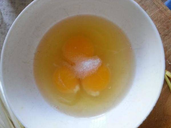 蒜黄炒鸡蛋，厨师长王刚蒜苔炒鸡蛋-第3张