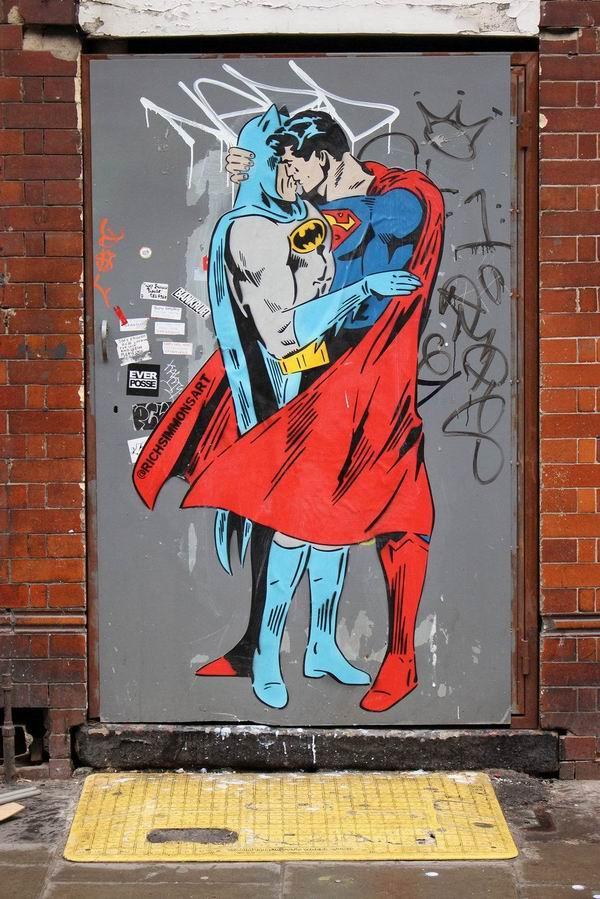 超人和蝙蝠侠在街头拥吻（超人与蝙蝠侠的关系好吗）-第5张