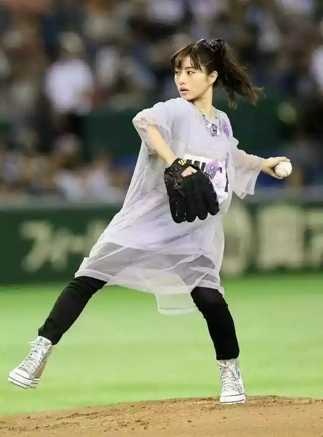 当日本女明星们遭遇了开球式......（胜利事件涉及的女艺人）-第2张