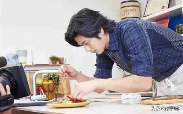 日本最帅男厨师爆红油管（日本最帅厨师收入）-第5张