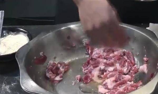 葱爆羊肉最好吃家常做法，葱爆羊肉怎么做才能使肉更嫩-第5张
