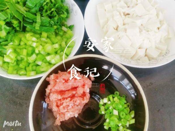 一块豆腐用清水煮也能做出清淡爽口，菜心怎么煮好吃又简单-第4张