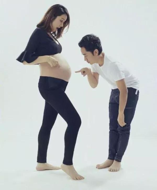 34岁李亚男挺9个月巨肚和老公拍孕妇写真作留念（李亚男晒二胎满月照）-第4张