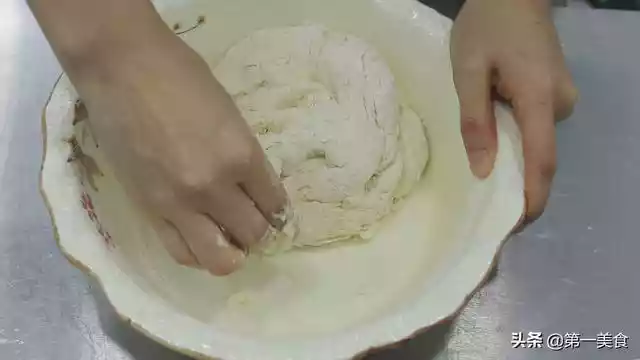 面点师教你在家做面包（简单做面包不用烤箱不用酵母牛奶）-第5张