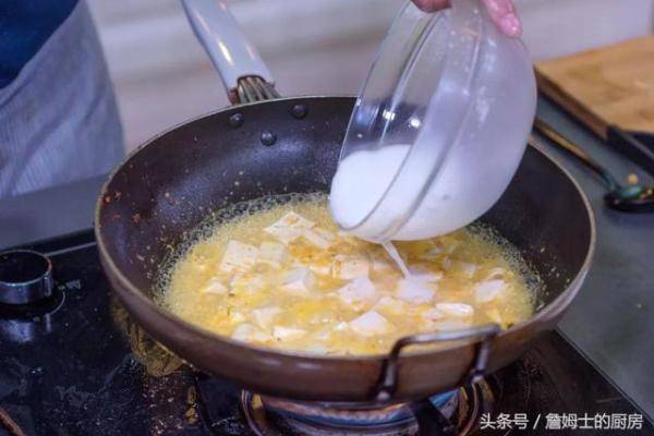 没有蟹黄也可以做出饭店里的蟹黄豆腐煲，正宗蟹黄豆腐汤做法步骤-第35张