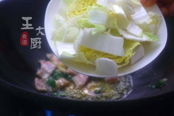 虽然简单但很考验厨艺，怎样做白菜炖冻豆腐最好吃-第9张