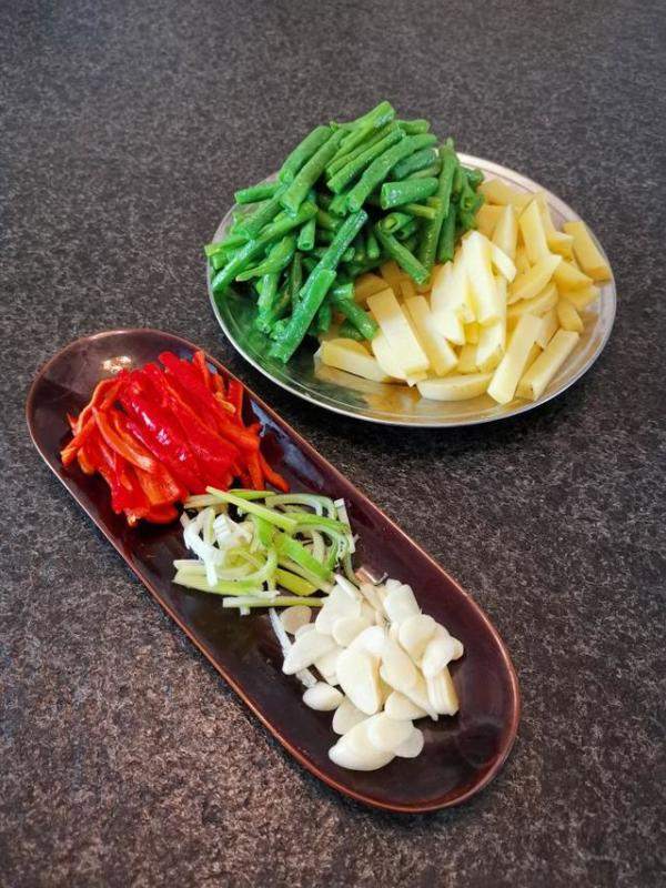 适合上班族的快手菜，土豆丝的家常做法湘菜-第2张