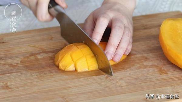 不蒸不烤就能做的芒果布丁，怎样做简单的芒果布丁-第3张