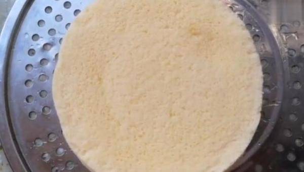 自制简易手动打蛋器DIY儿童蒸糕，家庭打蛋器蛋糕做法-第6张