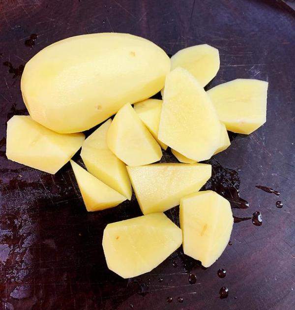 家常版红烧排骨炖土豆，红烧排骨炖土豆最简单做法-第4张