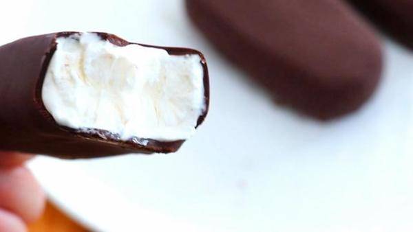 夏天在家自制脆皮巧克力奶油雪糕，在家如何制作奶油巧克力雪糕-第1张
