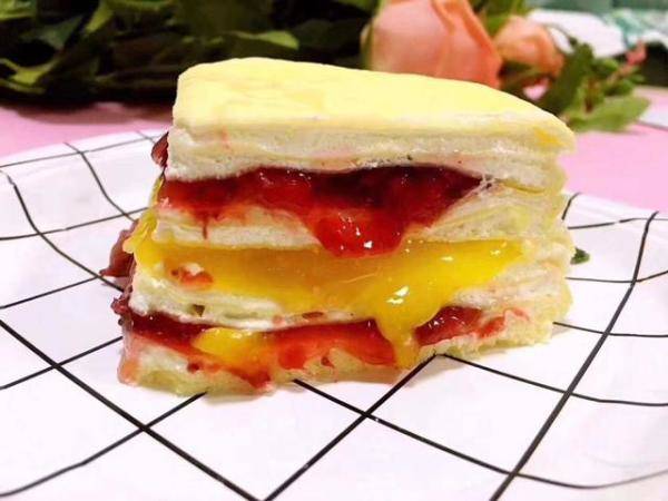 草莓芒果双拼千层蛋糕，高颜值甜而不腻的千层蛋糕超好吃-第1张