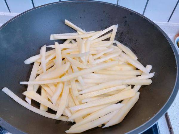 土豆最好吃最简单的做法，土豆最好吃的做法也最简单-第6张