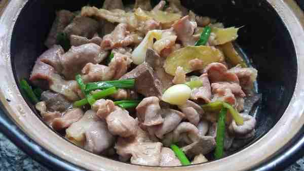 广东人常吃的猪肝粉肠，湖南猪肝粉肠家常炒法-第1张