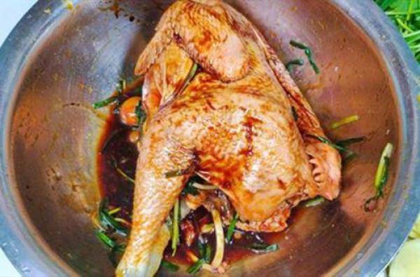 江苏经典名菜叫花鸡，最美味的鸡叫花鸡-第6张