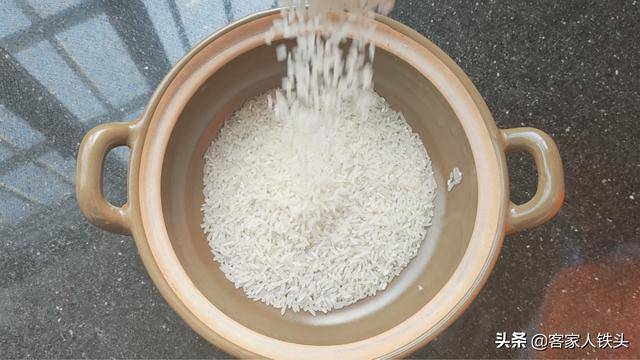 米饭可以这样做（如何用砂锅煮出美味的饭）-第1张