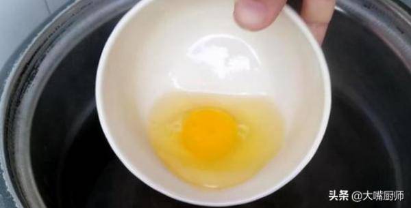 如何煮出圆润光的荷包蛋，怎样能煮出完整的荷包蛋-第11张