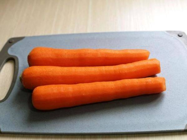 我家孩子冬天不能少的零食，胡萝卜干怎么做嘎嘣脆-第4张