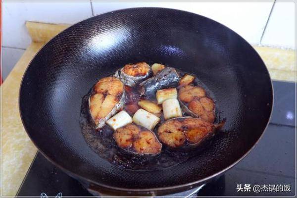 胶东人的家常菜之红烧鲅鱼，红烧鲅鱼的最简单的做法大全-第7张