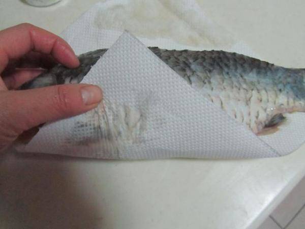 无论煎海鱼还是淡水鱼，煎鱼只要记住这一点不粘锅不破皮-第2张