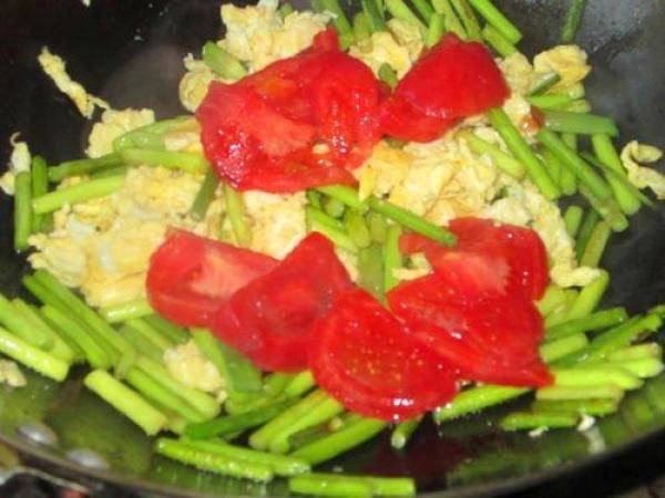 教你家常美味的炒蒜苔的做法，素炒蒜苔简单又好吃-第3张