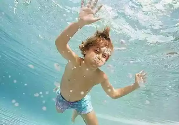 游泳是宝宝的自带技能（宝宝学游泳和自己一样吗）-第3张