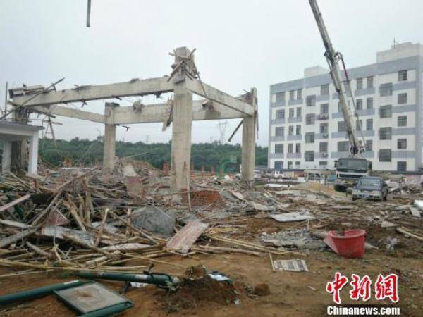 广西南宁一在建舞台垮塌致3死4伤，广西南宁一楼塌陷-第1张