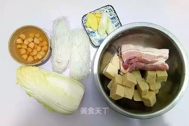 砂锅白菜白肉炖冻豆腐，砂锅白菜冻豆腐煲-第3张