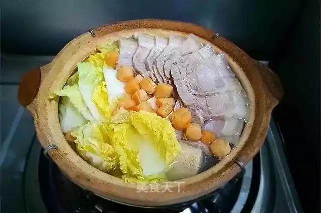 砂锅白菜白肉炖冻豆腐（砂锅白菜冻豆腐煲）-第9张