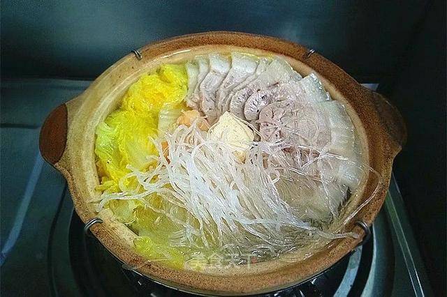 砂锅白菜白肉炖冻豆腐（砂锅白菜冻豆腐煲）-第10张