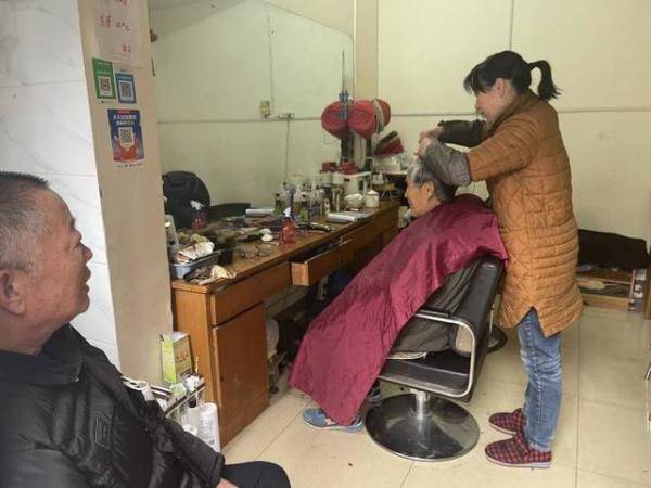 不充卡还能赊账的杭州理发店，长河洗头店-第4张