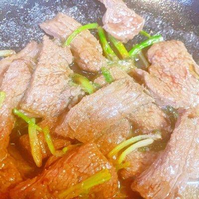 香菇芹菜炒大块牛肉（芹菜鲜冬菇炒牛肉）-第6张
