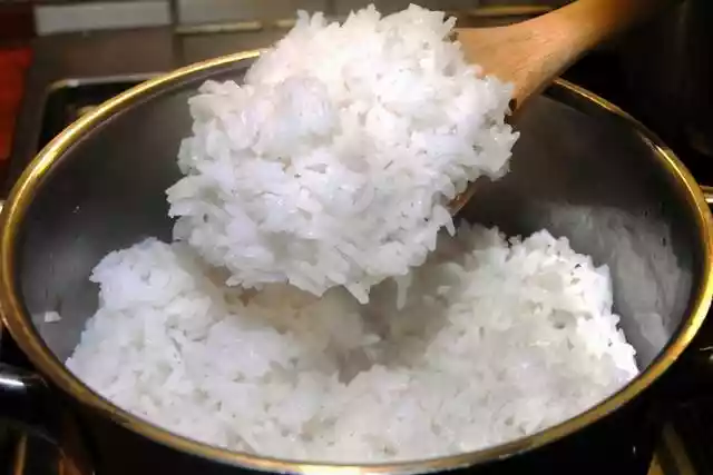 蒸米饭不要只加清水（如何做蒸米饭又软又好吃）