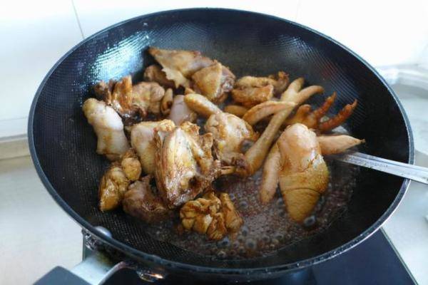 东北特色美食小鸡炖蘑菇，东北铁锅小鸡炖蘑菇做法-第10张