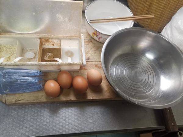 自制简易手动打蛋器DIY儿童蒸糕，家庭打蛋器蛋糕做法-第1张