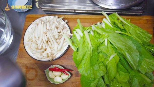白玉菇炒小白菜的家常做法，白玉菇炒菜的做法大全-第2张