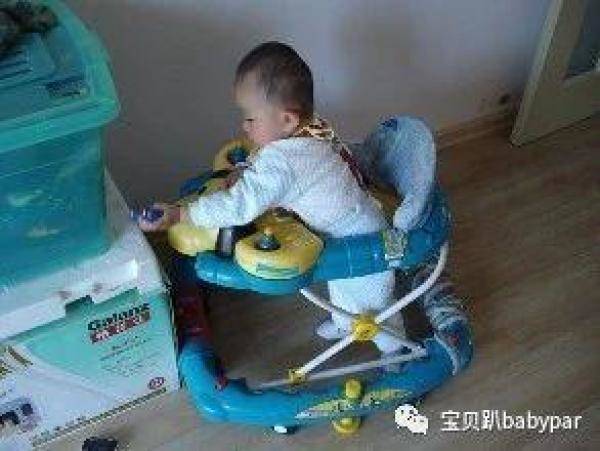 为什么不建议宝宝使用学步车，过早给宝宝使用学步车的弊-第2张