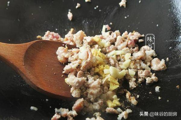 广东人的下饭菜，广东咸鱼茄子煲大排档的做法-第9张