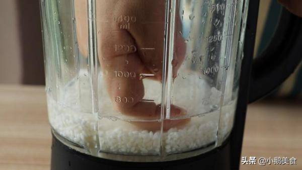 家里有大米的试试这样做，家庭大米面皮最简单的做法-第3张