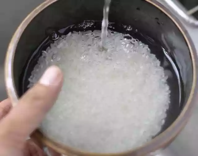 蒸米饭不要只加清水（如何做蒸米饭又软又好吃）-第4张