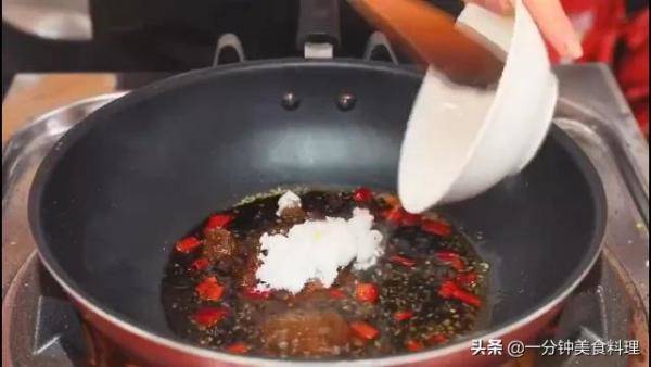 江阴开饭店10年的老板，59岁厨师做正宗烤鱼和香料秘方-第4张