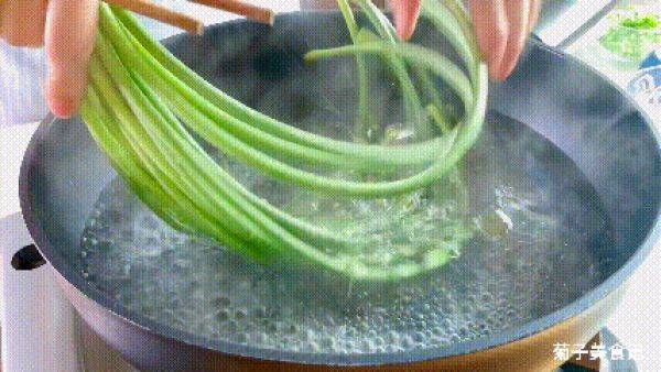 蒜苔如何凉拌好吃，新鲜蒜苔怎样拌着好吃-第7张