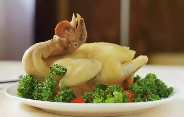 教你做最正宗的白切清远鸡......，这才是广东正常白切鸡的做法-第11张