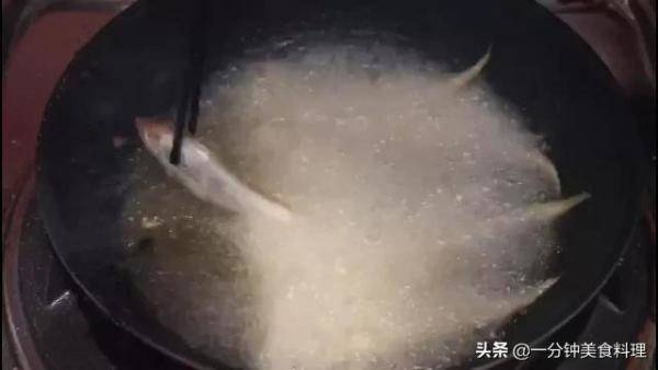 江阴开饭店10年的老板，59岁厨师做正宗烤鱼和香料秘方-第7张